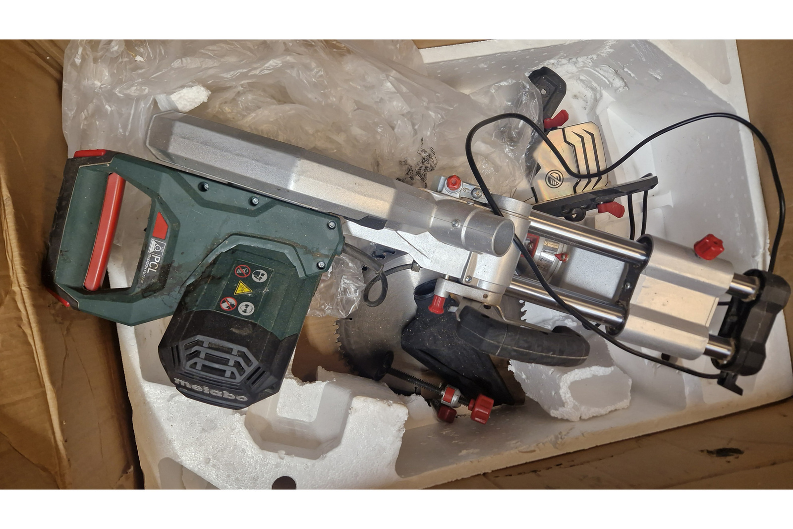 Metabo KGS 305 M Kappsäge 305mm 2000W PCL Zugfunktion Beidseitig