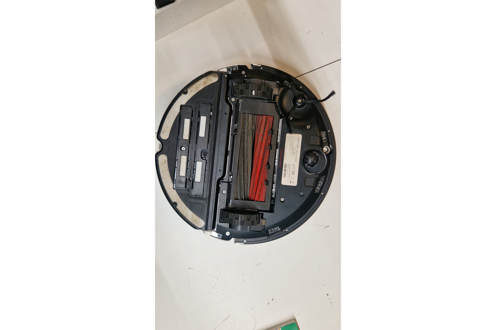 Roborock S8 Pro Ultra white cleaning robot