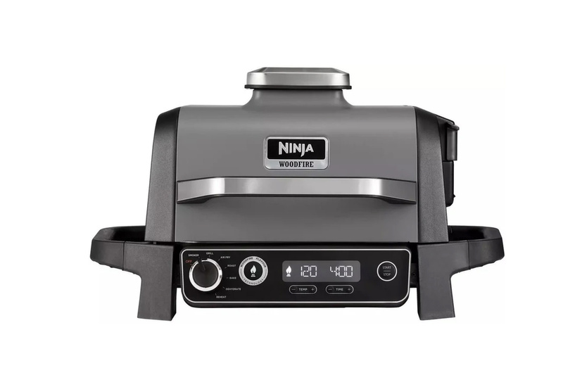 Ninja Woodfire Grill elektryczny na zewnątrz